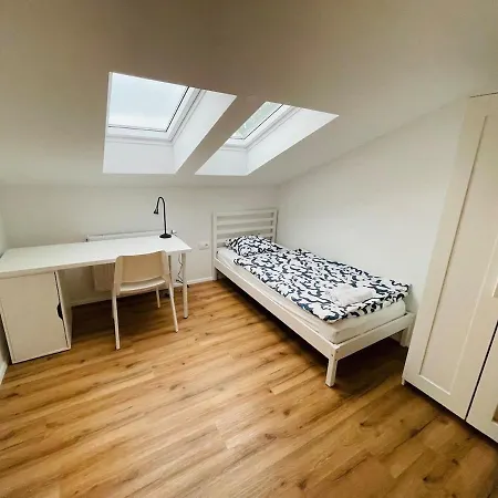 Rozna Rezidenca - Beautiful Attic For 6 People 아파트